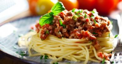 Tészta darált hússal - a legfinomabb és legújabb receptek egy klasszikus olasz ételhez