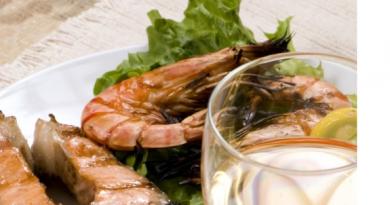 Kakšno vino postrežemo z ribami: značilnosti in priporočila
